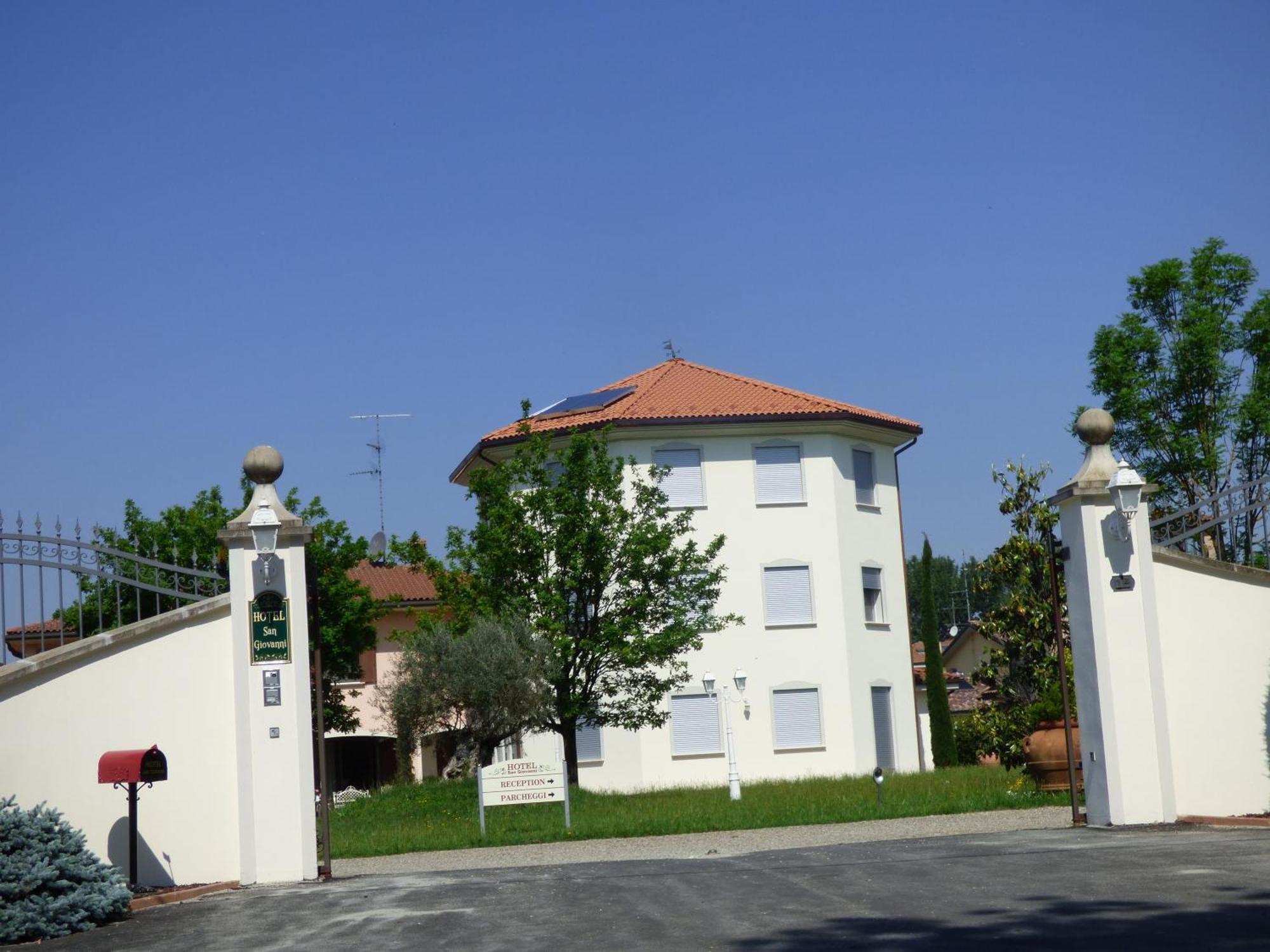 Boutique San Giovanni Hotel 3*